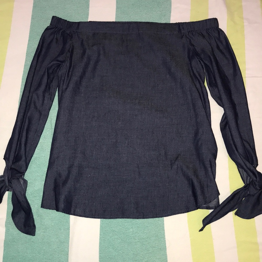 MUST GO! MAKE OFFER! Off The Shoulder Top
